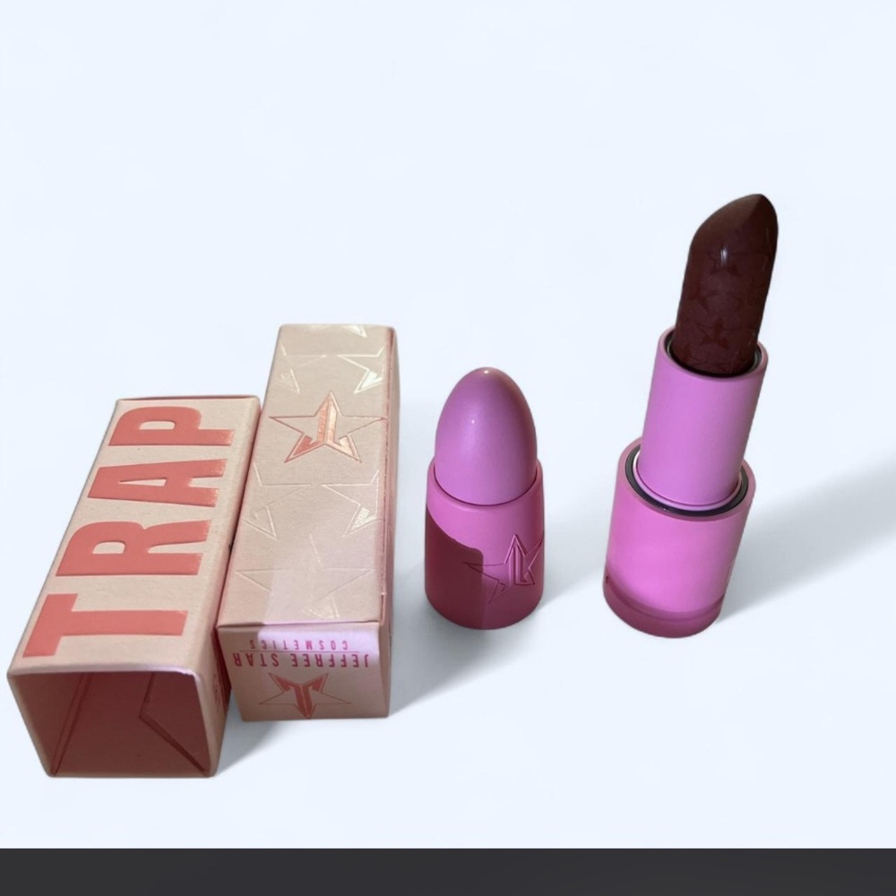 Velvet trap, unicorn blood by Jeffree star